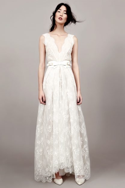 Lovely Lace Dress angezogen von Kaviar Gauche